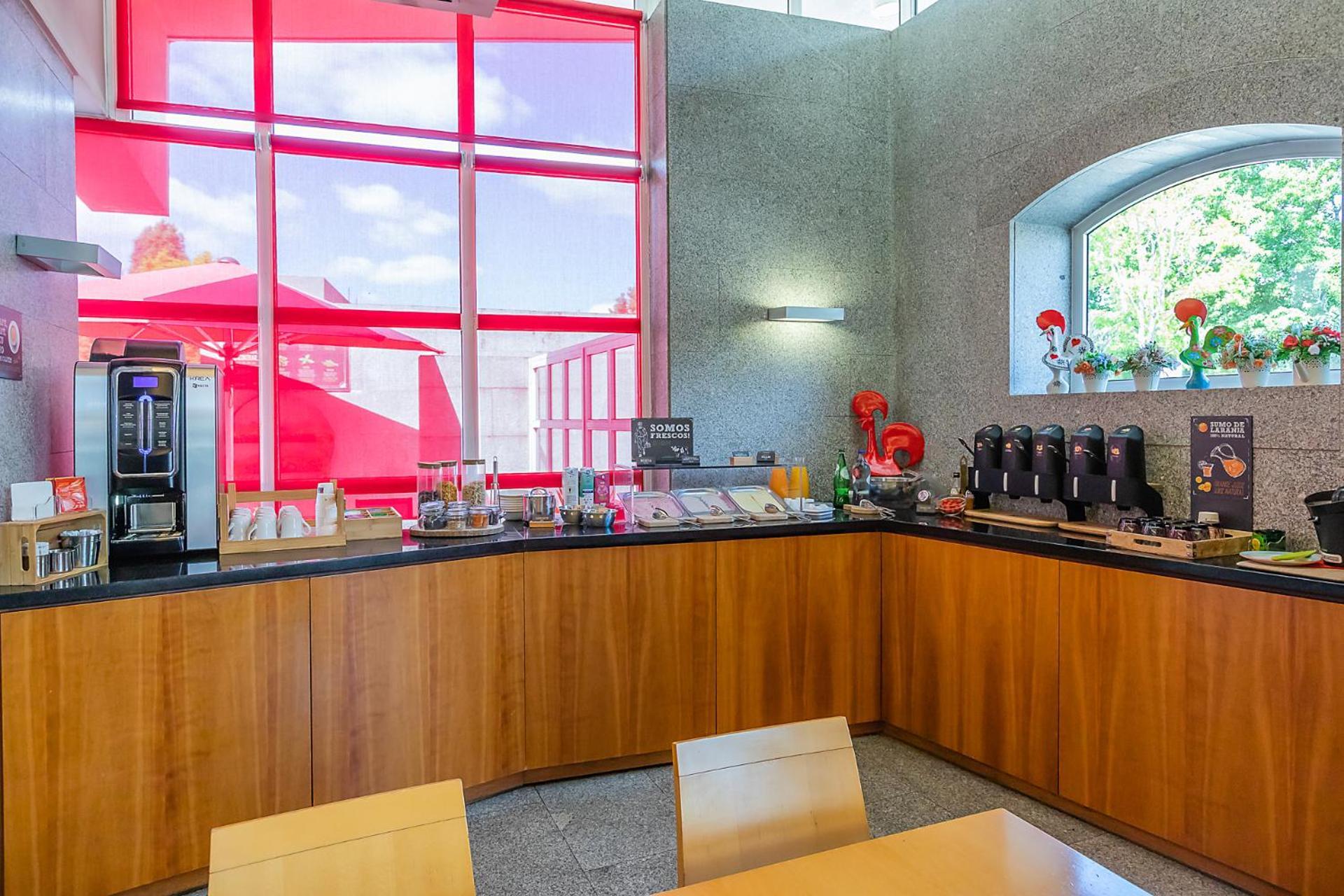 Hotel Ibis ギマランイス エクステリア 写真