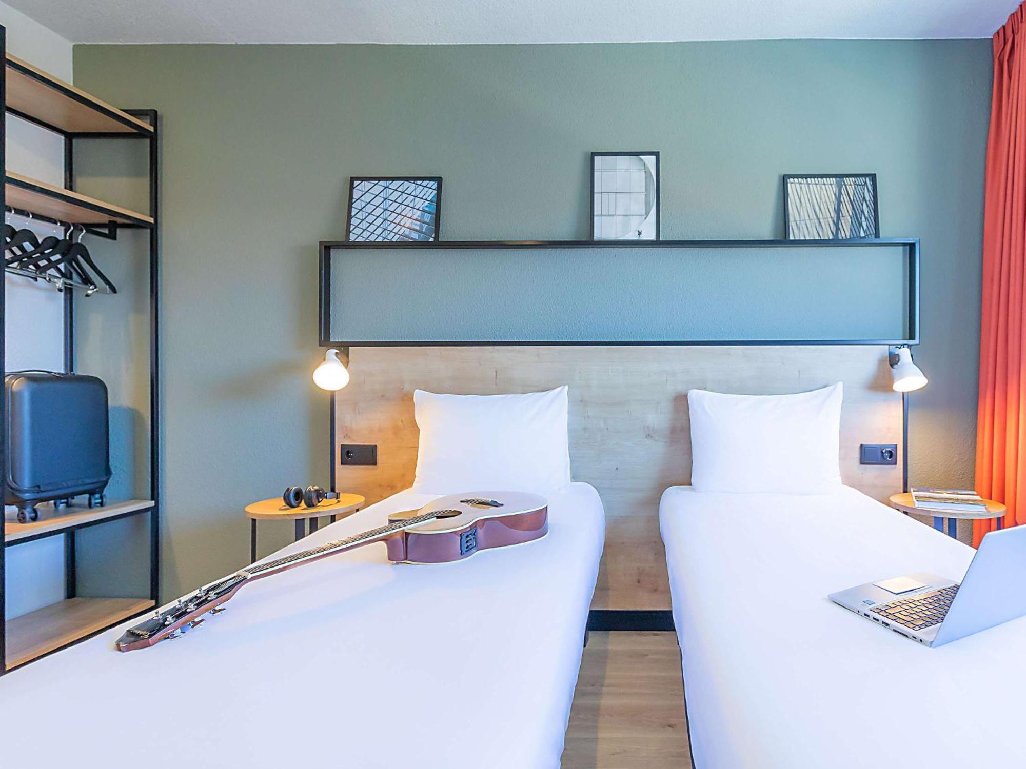 Hotel Ibis ギマランイス エクステリア 写真
