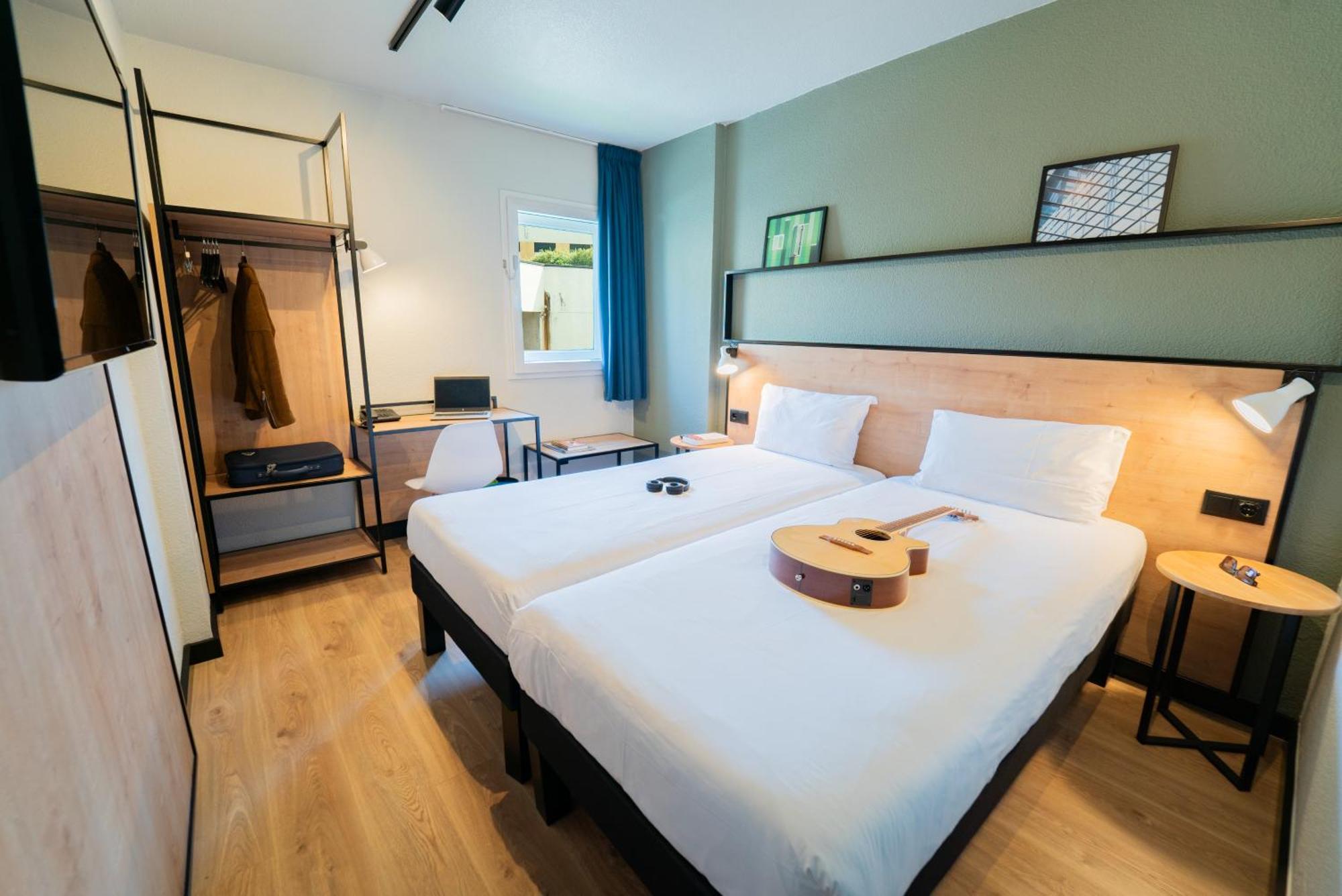 Hotel Ibis ギマランイス エクステリア 写真