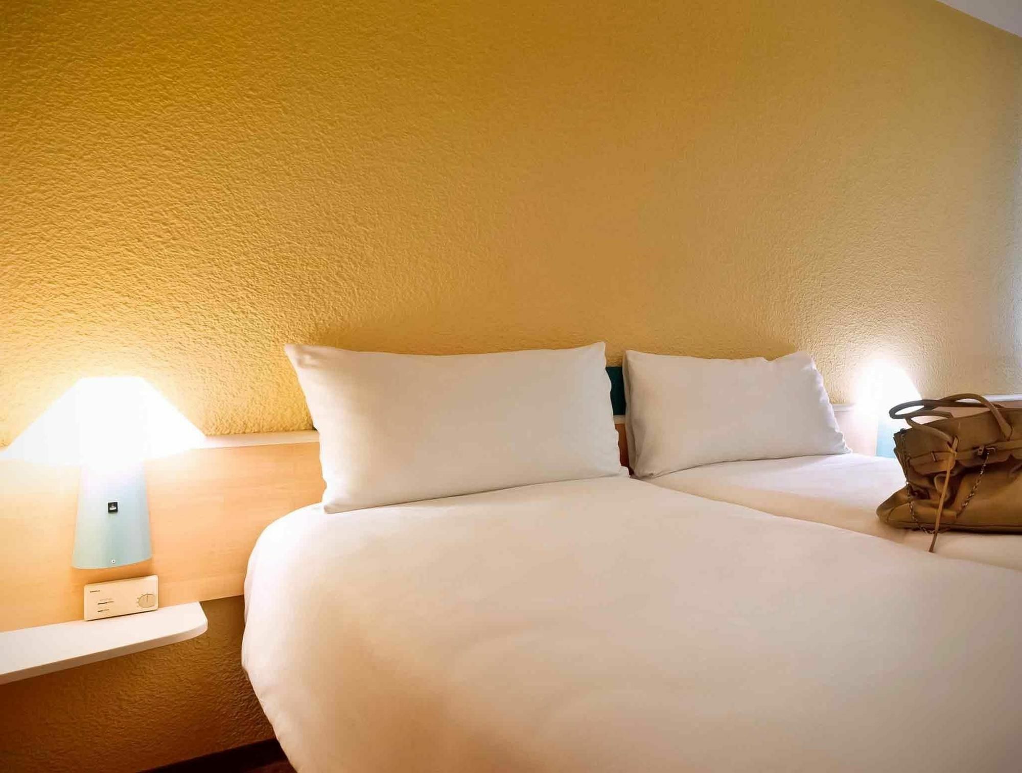 Hotel Ibis ギマランイス エクステリア 写真